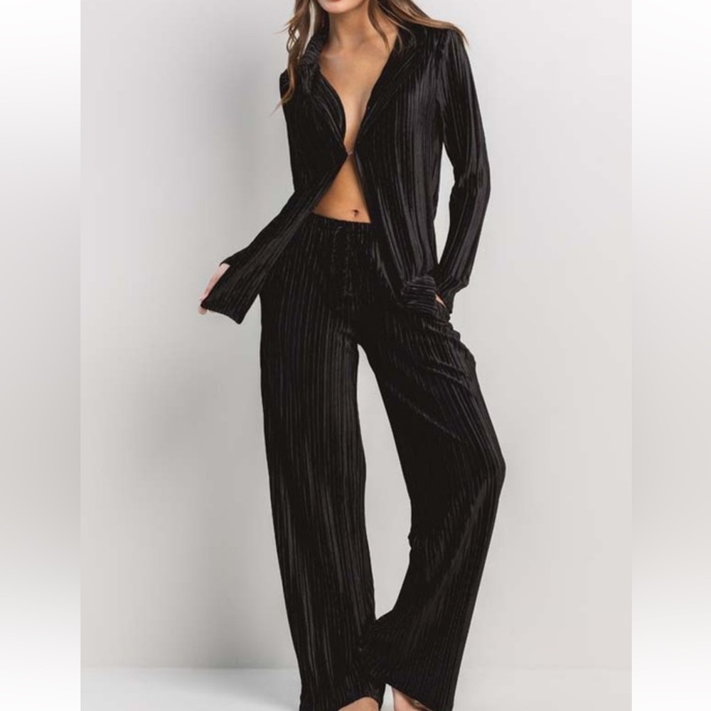 ShopEvelynne Black Wide Leg Pleated Pants